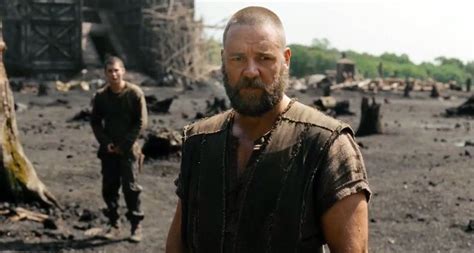 Noah nude beach scene left Russell Crowe with stones in。